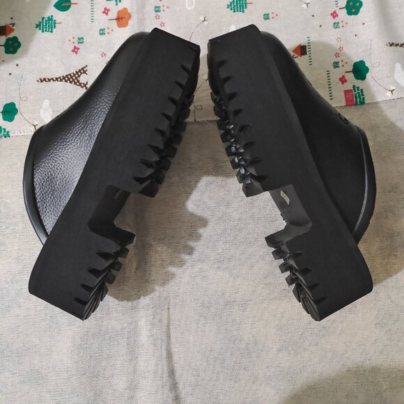 Gucci Hollow G shaped Black Slides - Picture 3 of 6